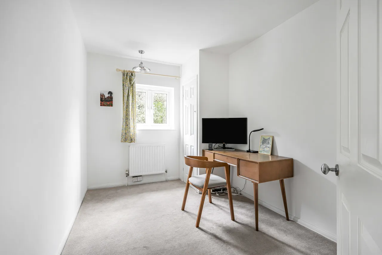 Broomfield Road, New Haw, KT15, photo 14