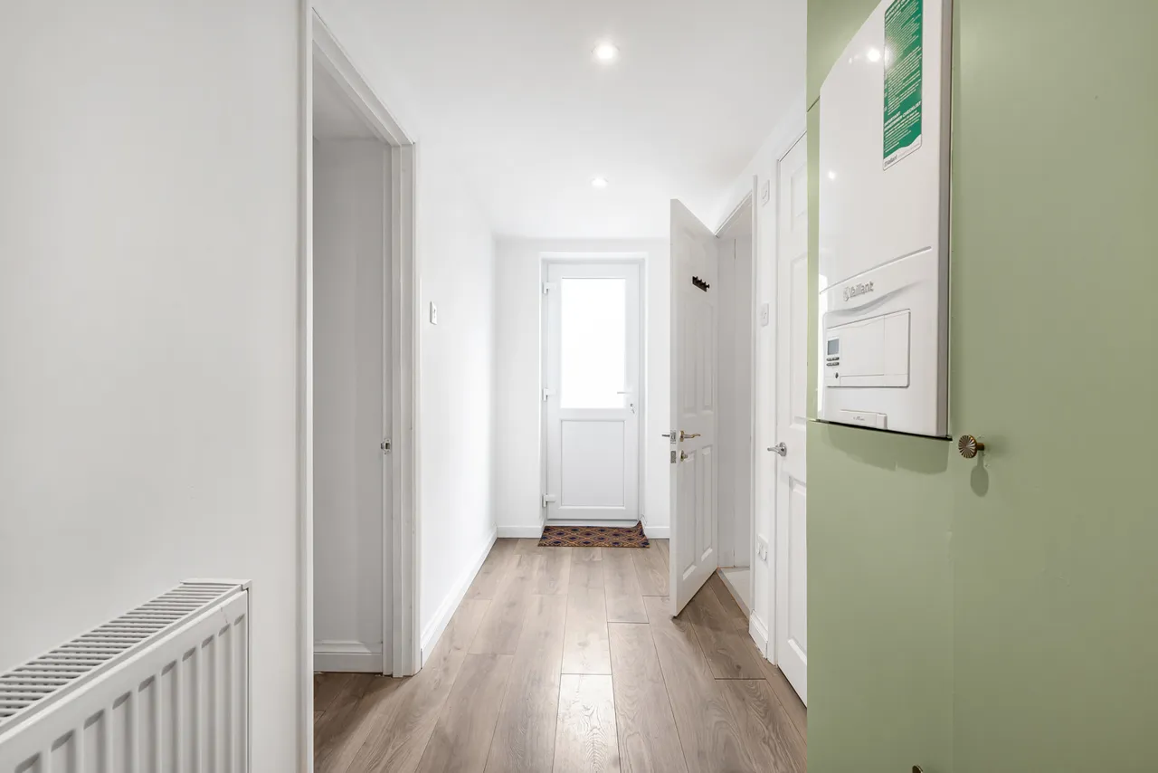 Broomfield Road, New Haw, KT15, photo 11