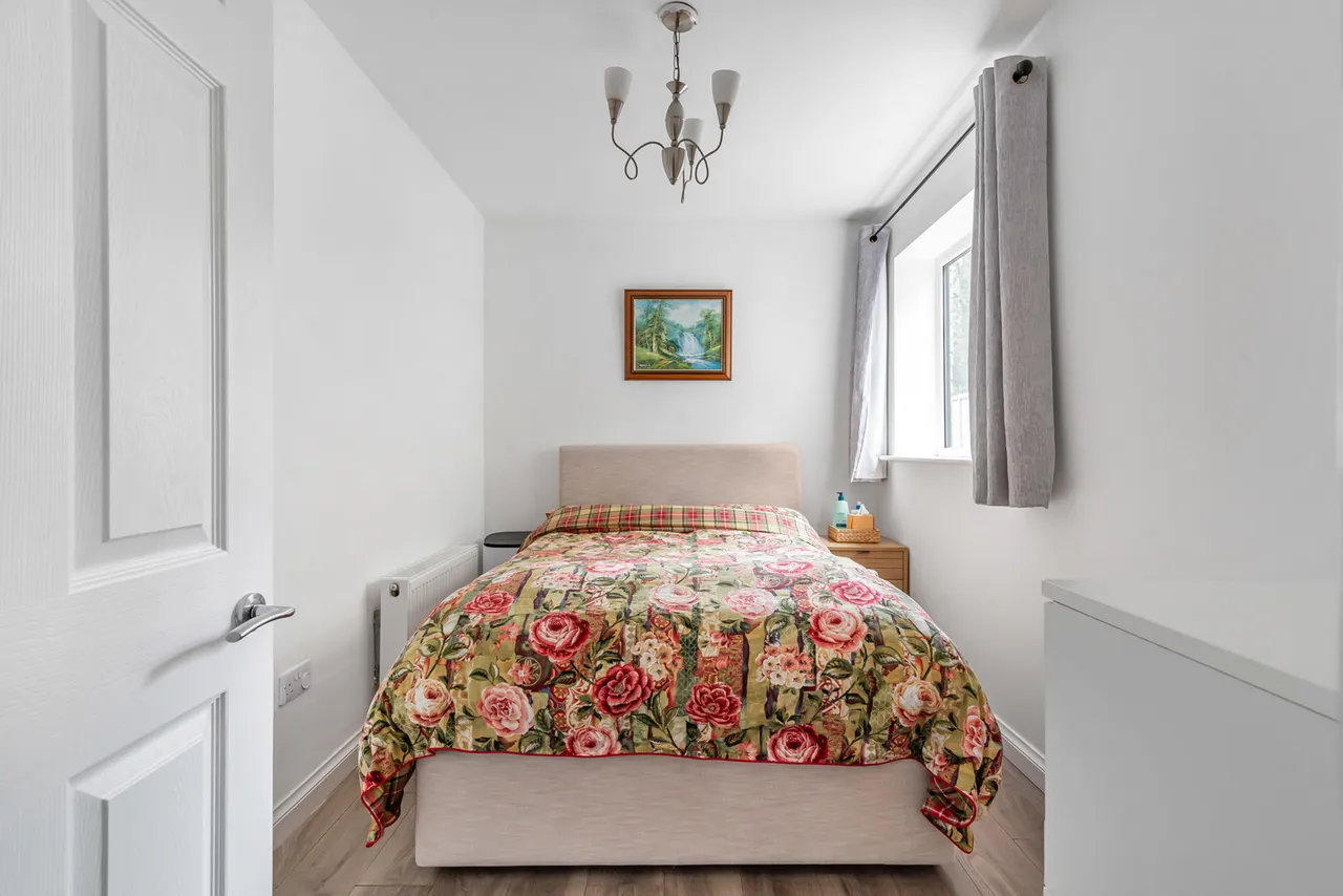 Broomfield Road, New Haw, KT15, photo 12