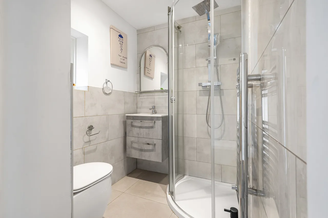 Broomfield Road, New Haw, KT15, photo 16