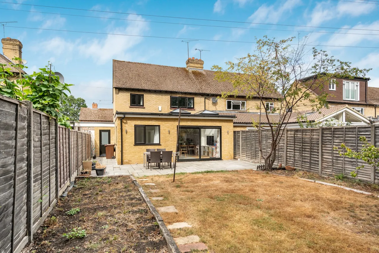Broomfield Road, New Haw, KT15, photo 18