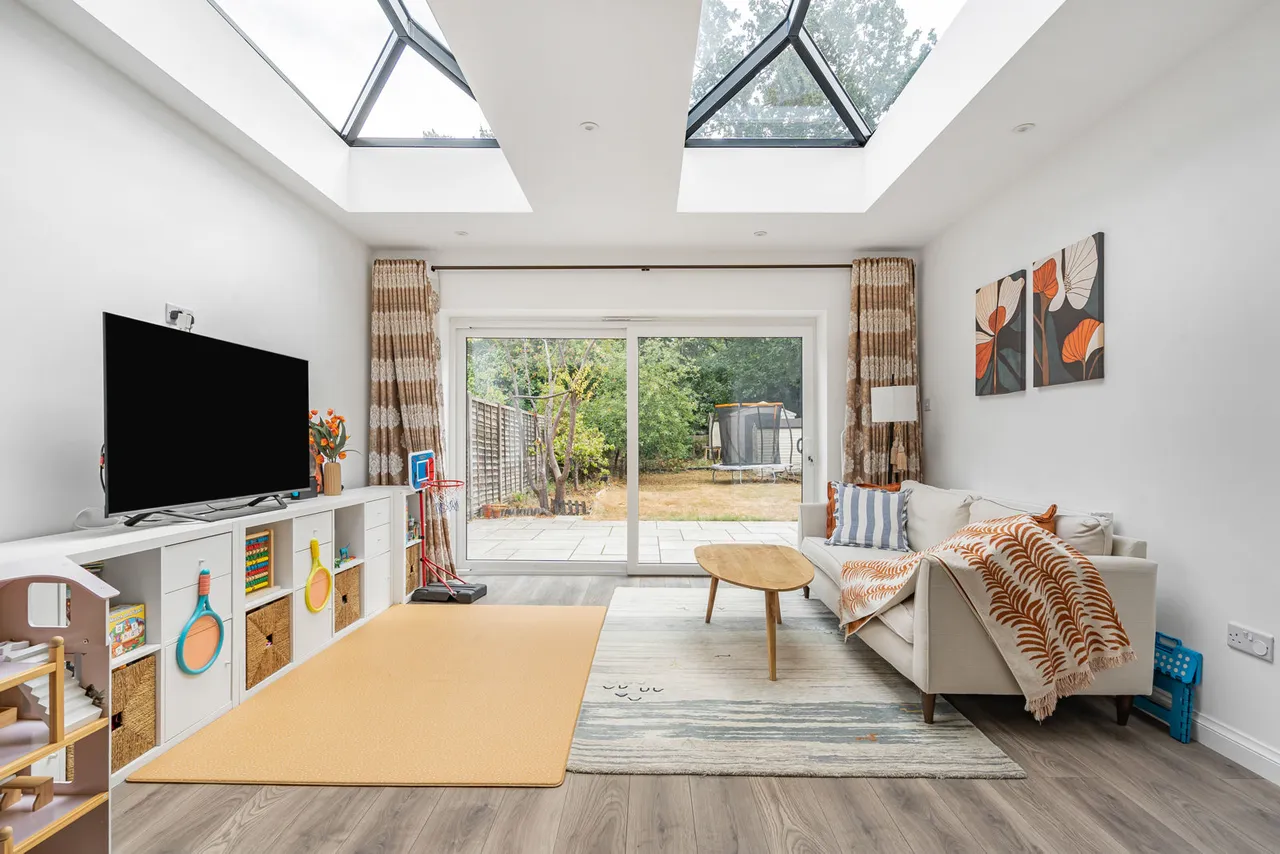 Broomfield Road, New Haw, KT15, photo 2