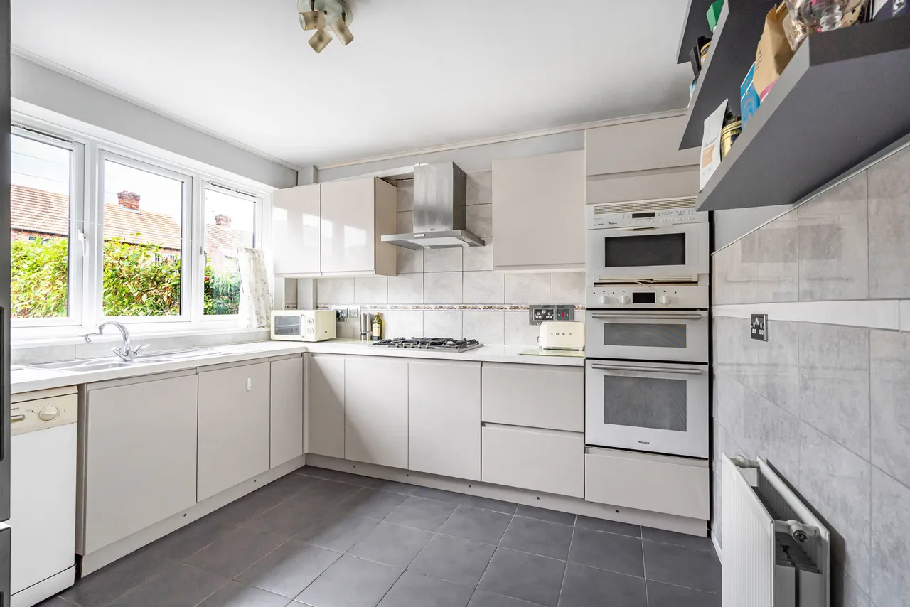 Broomfield Road, New Haw, KT15, photo 9