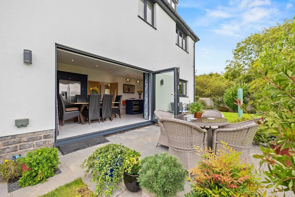 Beaumont Grove, Upper Killay, SA2, photo 42