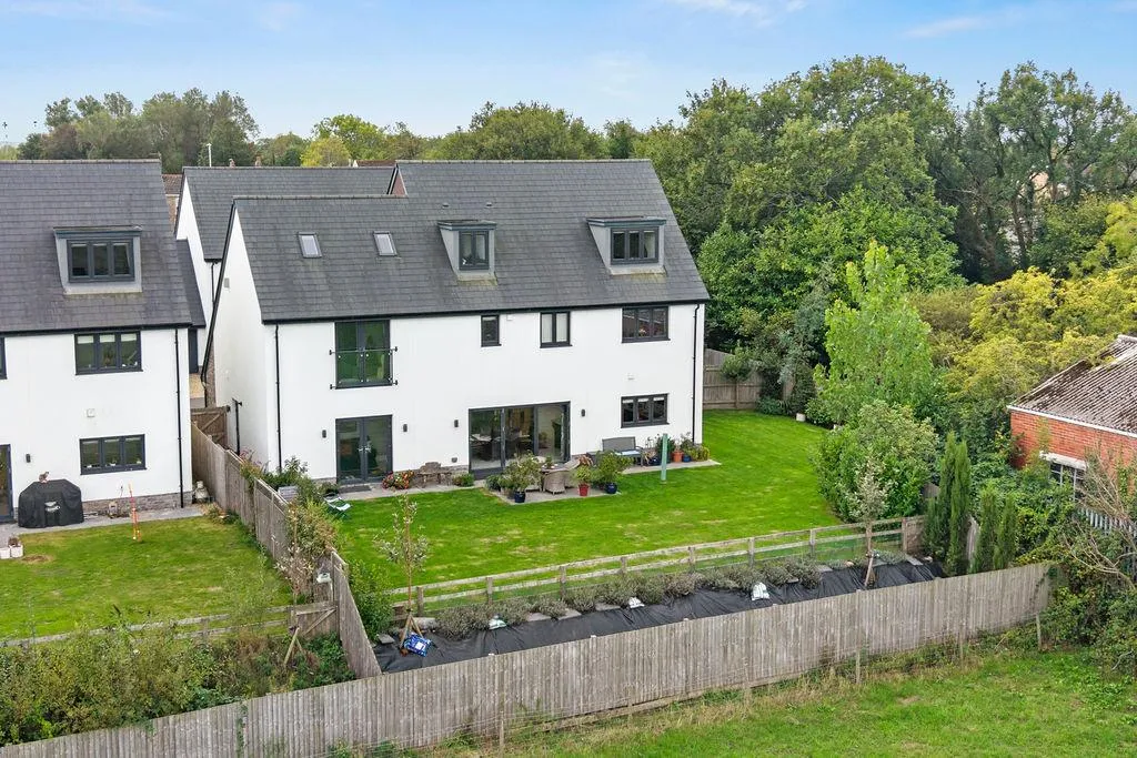 Beaumont Grove, Upper Killay, SA2, photo 41