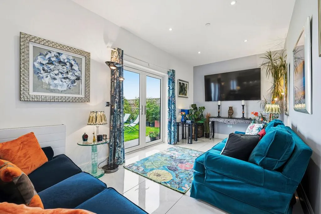 Beaumont Grove, Upper Killay, SA2, photo 11