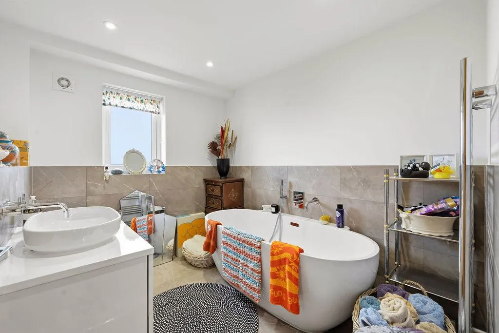 Beaumont Grove, Upper Killay, SA2, photo 23