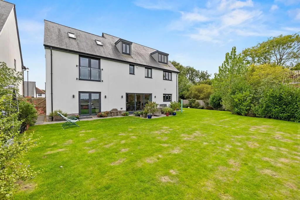 Beaumont Grove, Upper Killay, SA2, photo 39