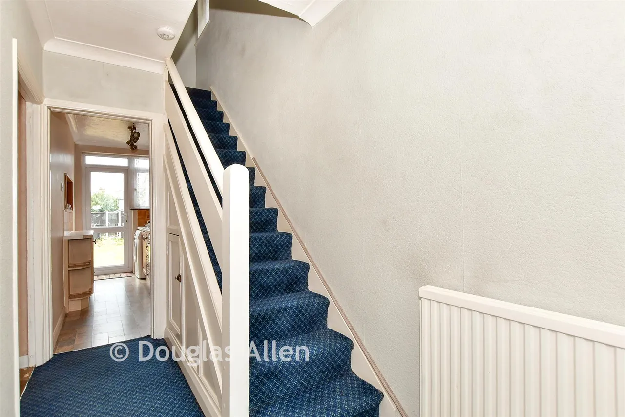 Upminster Road South, Rainham, RM13, photo 6