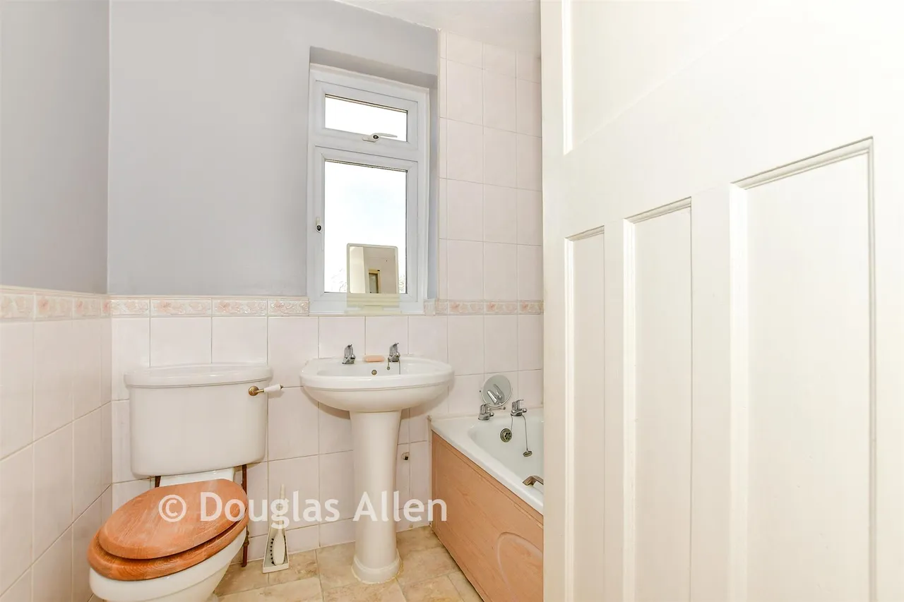Upminster Road South, Rainham, RM13, photo 9