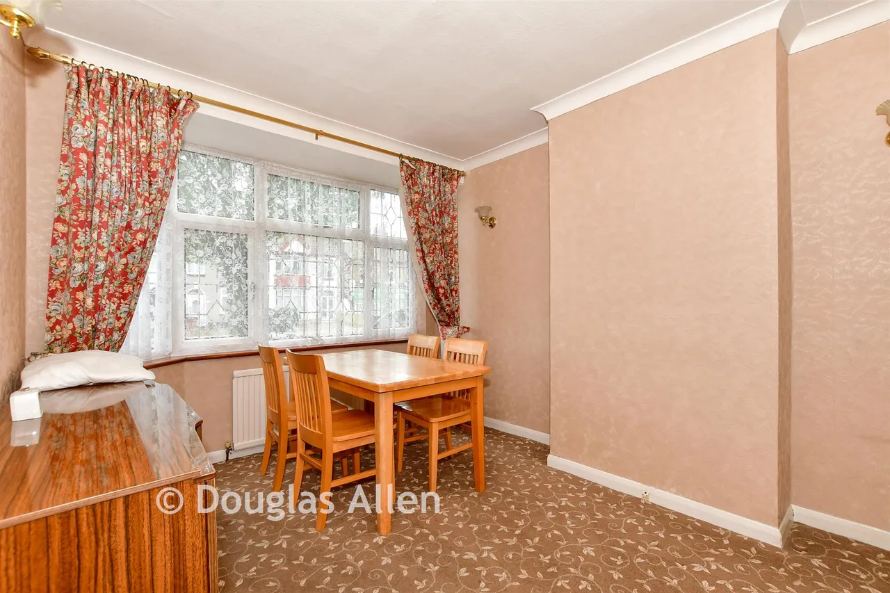 Upminster Road South, Rainham, RM13, photo 5