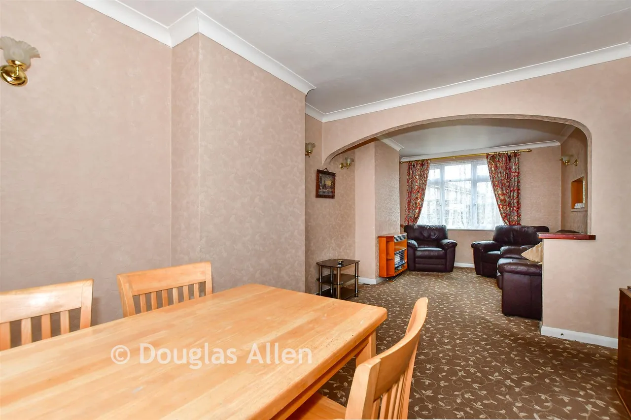 Upminster Road South, Rainham, RM13, photo 4