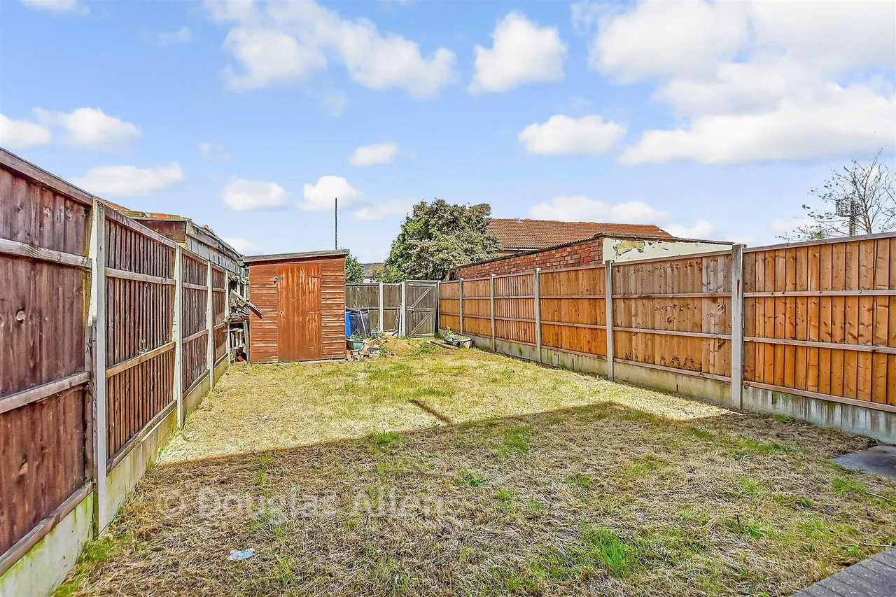 Upminster Road South, Rainham, RM13, photo 2