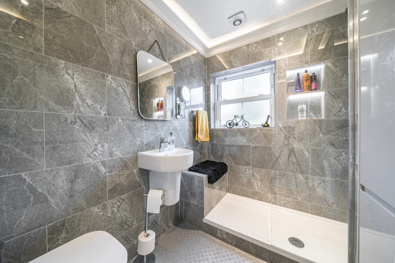 Lancaster Road, Uxbridge, UB8, photo 9