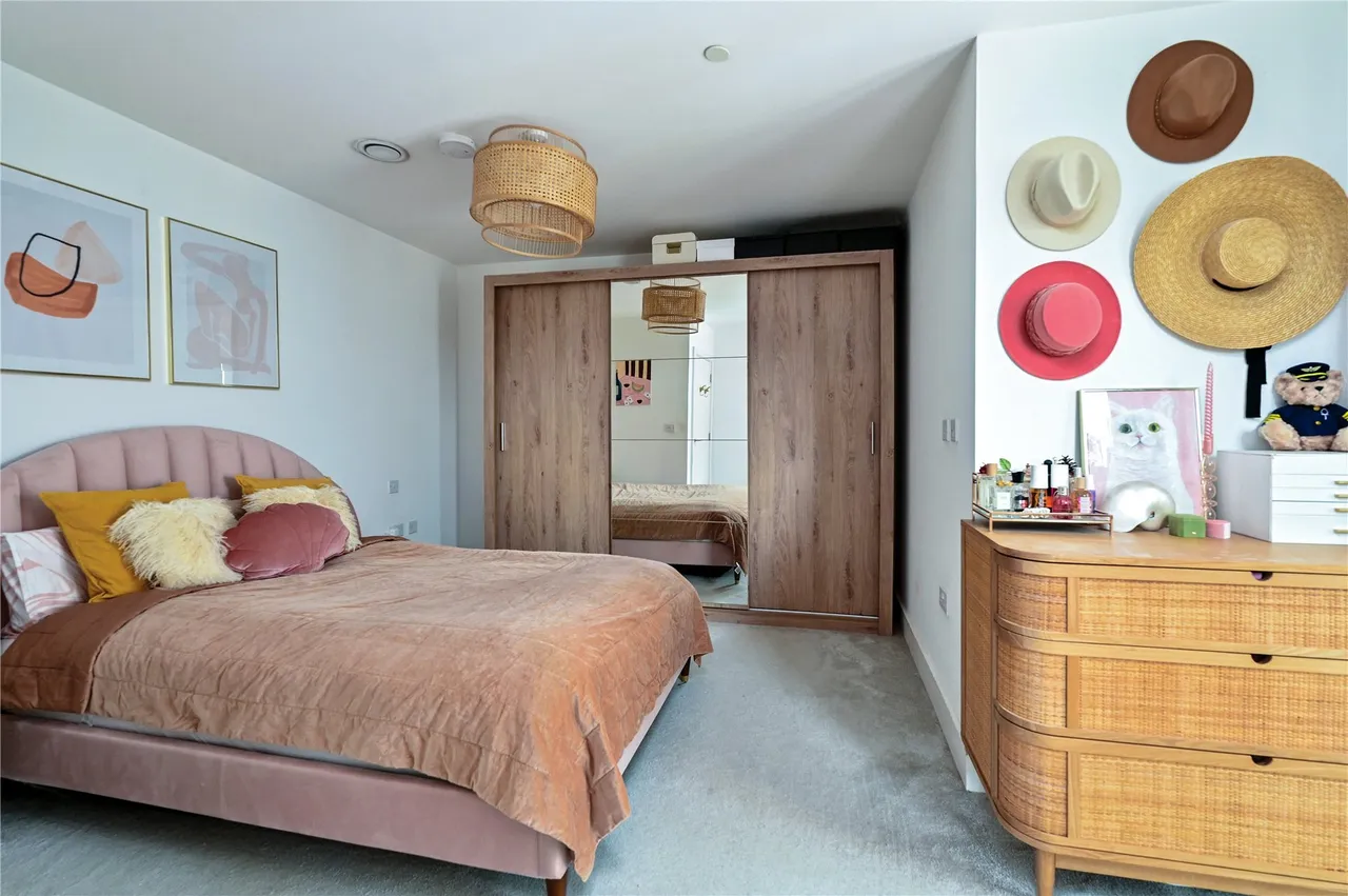 Fairfield Avenue, Staines, TW18, photo 2