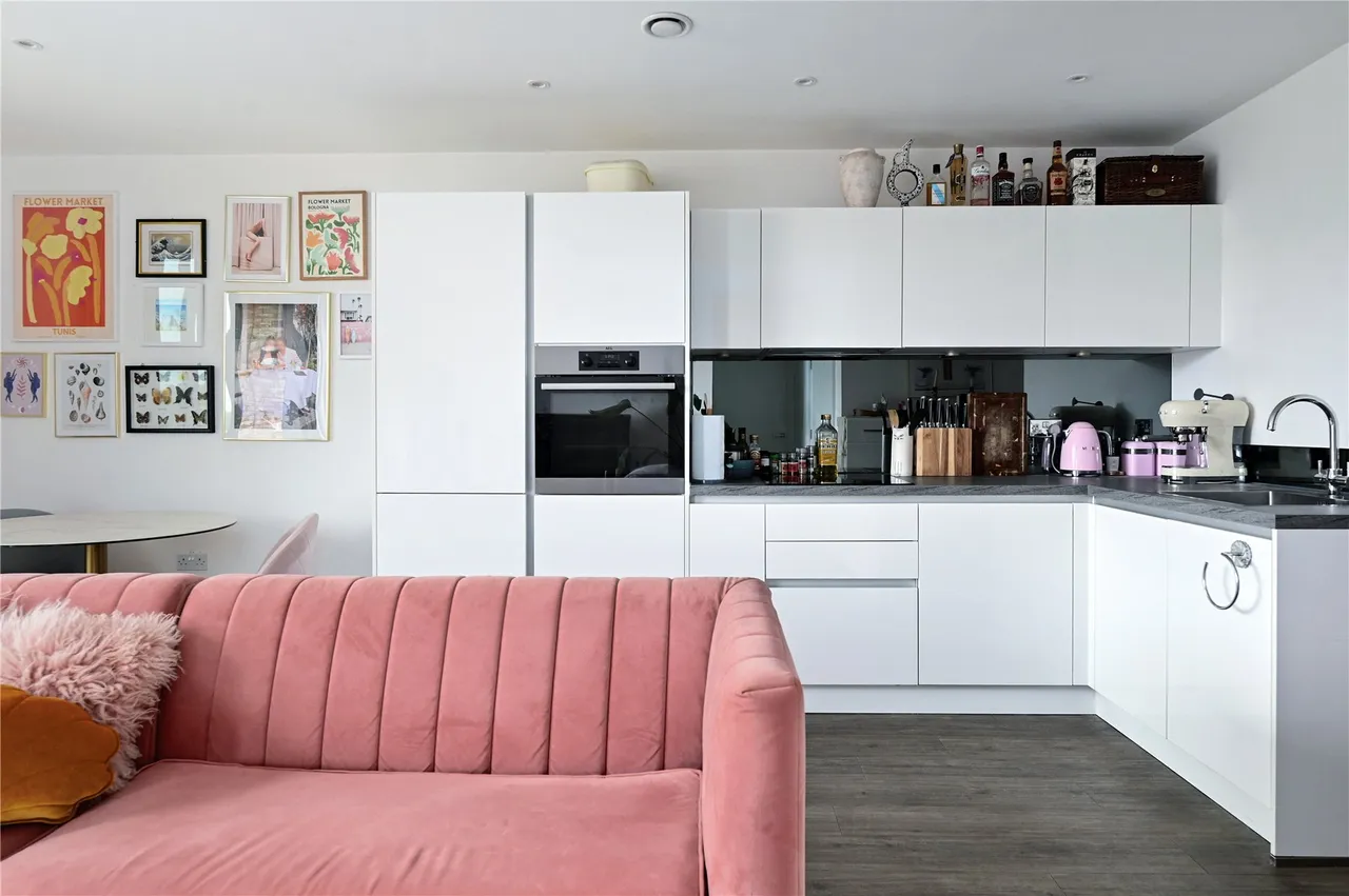 Fairfield Avenue, Staines, TW18, photo 5