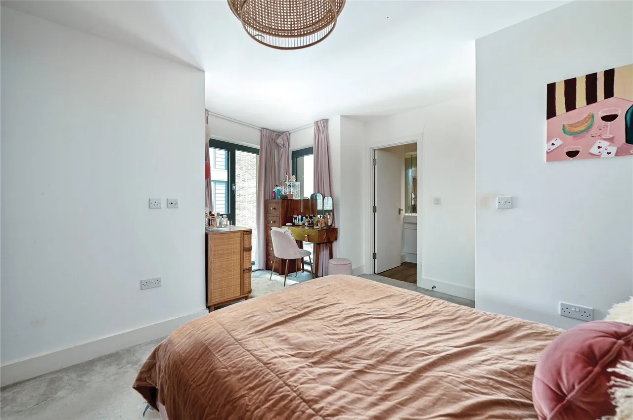 Fairfield Avenue, Staines, TW18, photo 11