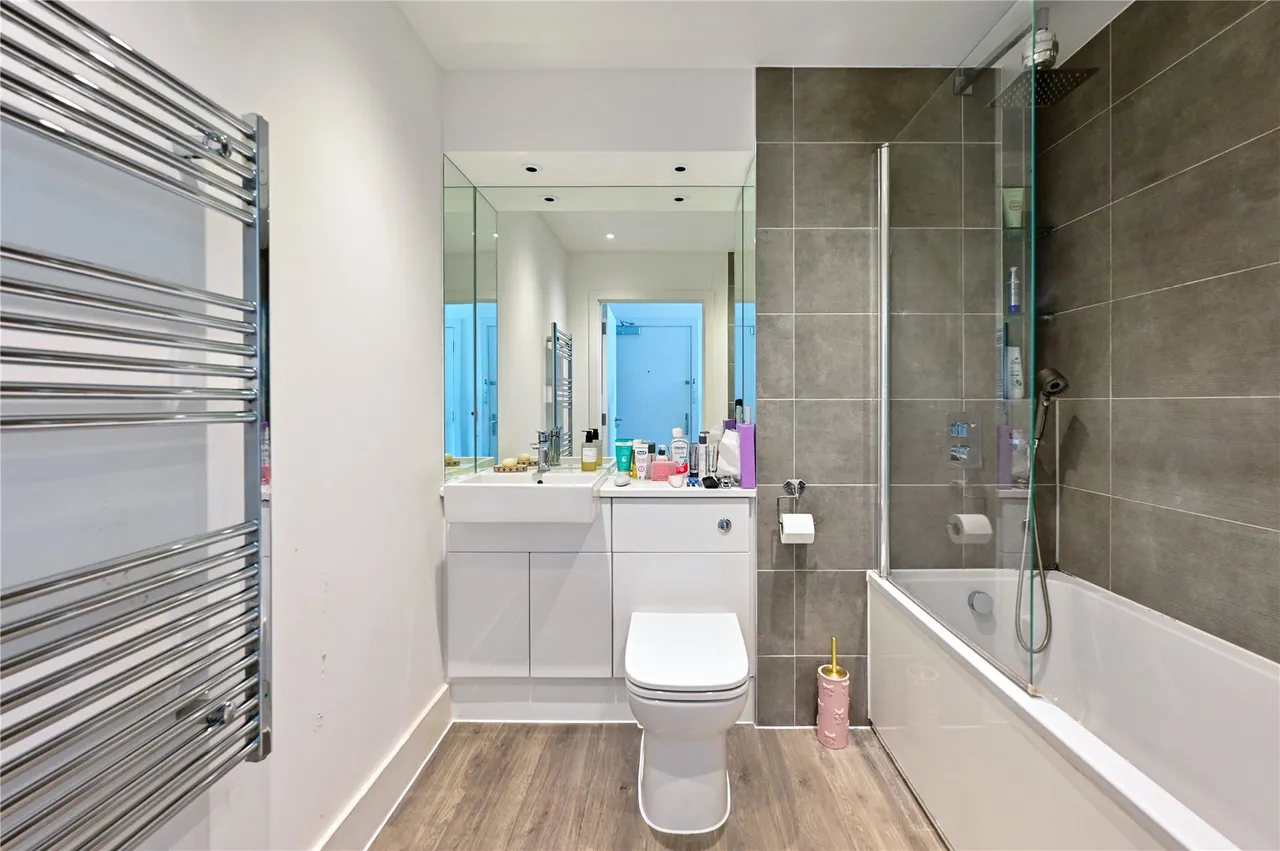 Fairfield Avenue, Staines, TW18, photo 4