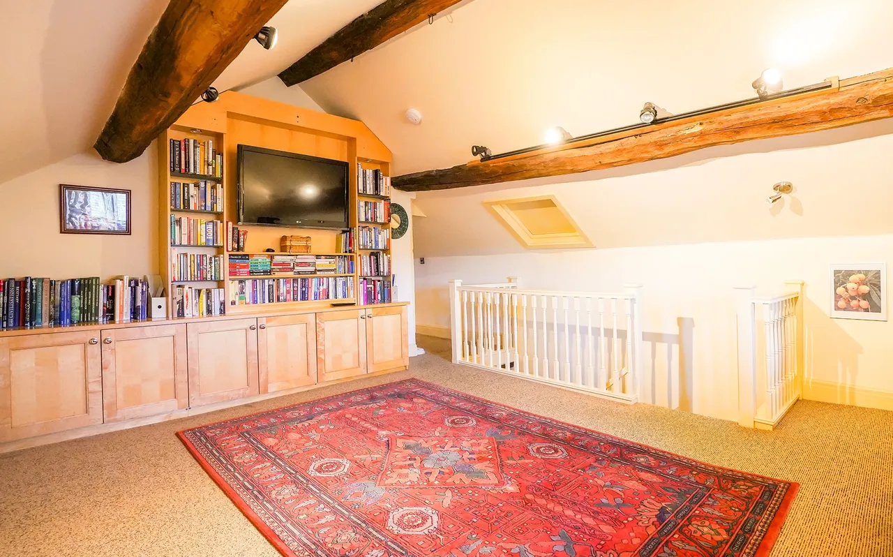 Summerley Lower Road, S18, photo 27