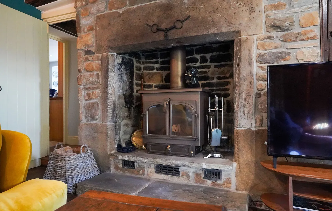 Summerley Lower Road, S18, photo 12