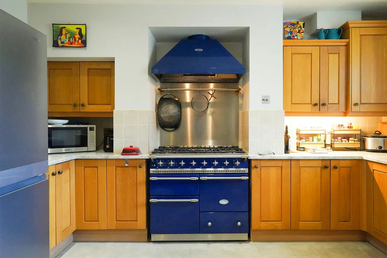 Summerley Lower Road, S18, photo 7