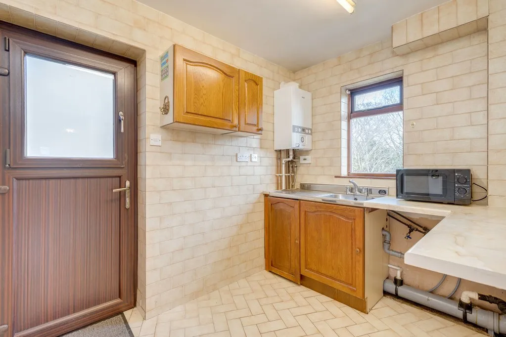 Hunsworth Lane, East Bierley BD4 6RL, photo 20