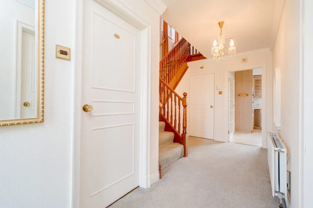 Hunsworth Lane, East Bierley BD4 6RL, photo 18