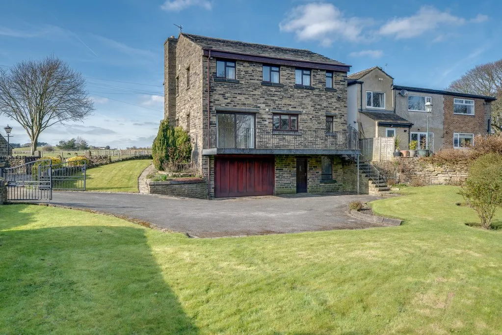 3 bed house for sale — Hunsworth Lane, East Bierley BD4 6RL