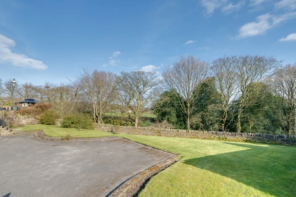Hunsworth Lane, East Bierley BD4 6RL, photo 16