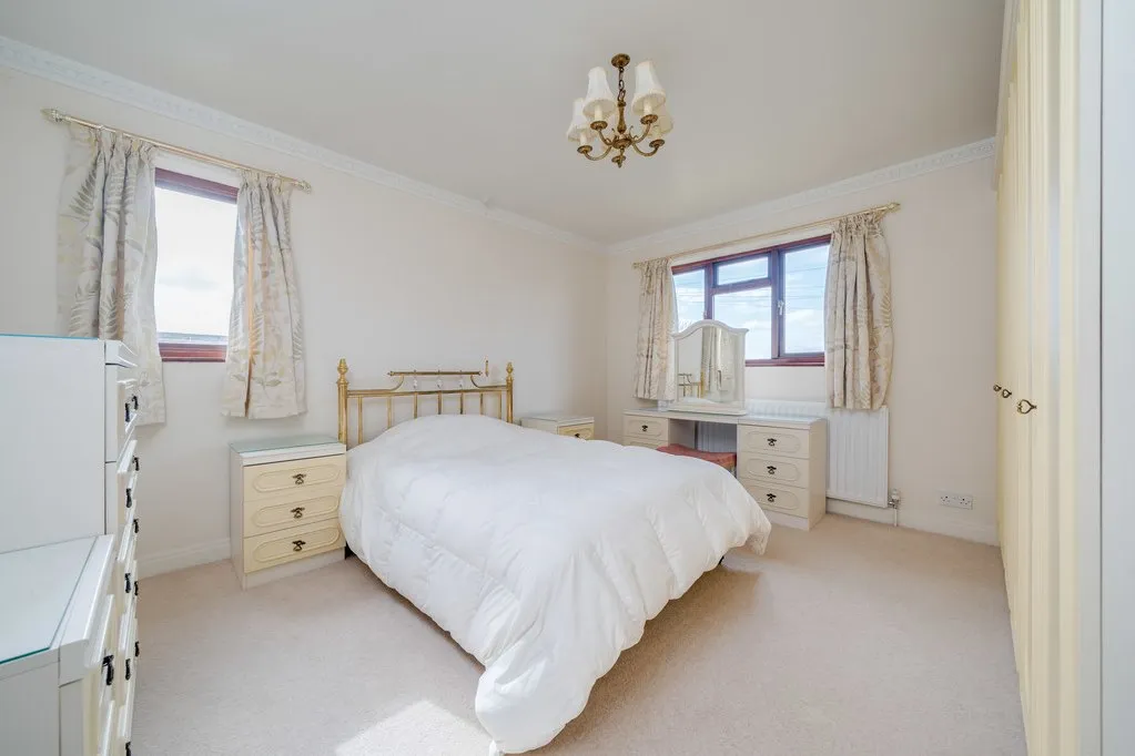 Hunsworth Lane, East Bierley BD4 6RL, photo 9