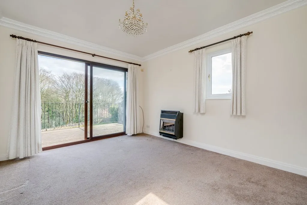 Hunsworth Lane, East Bierley BD4 6RL, photo 6