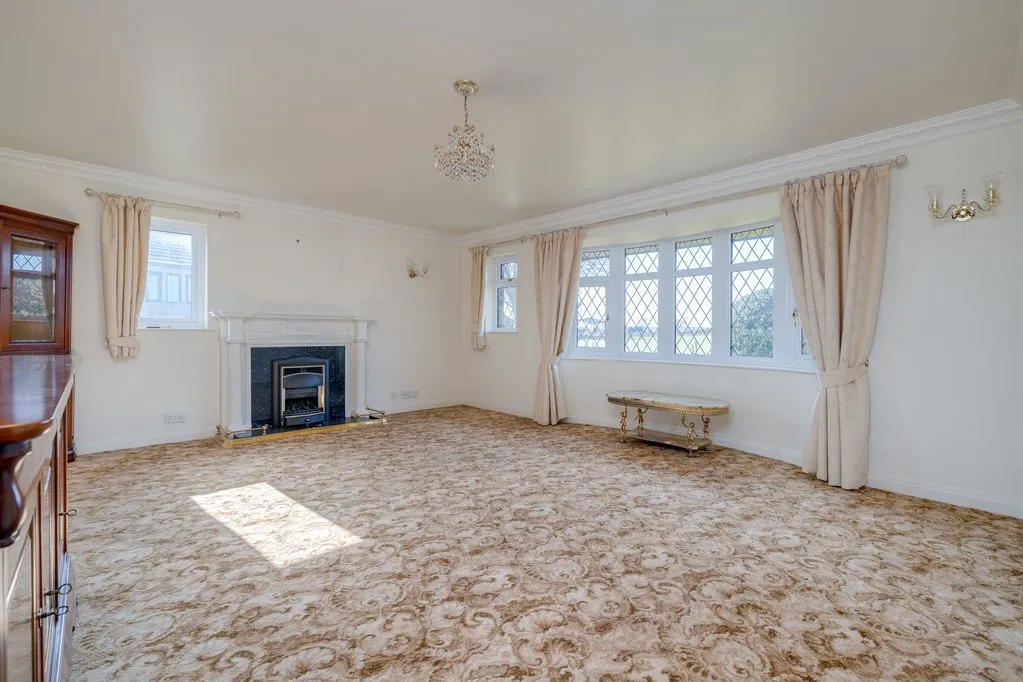 Hunsworth Lane, East Bierley BD4 6RL, photo 3