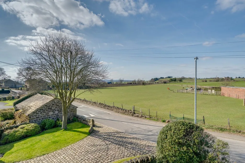 Hunsworth Lane, East Bierley BD4 6RL, photo 5