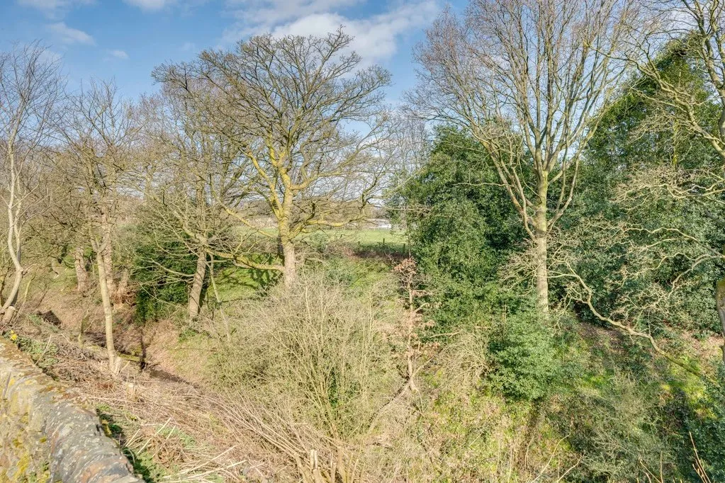 Hunsworth Lane, East Bierley BD4 6RL, photo 15
