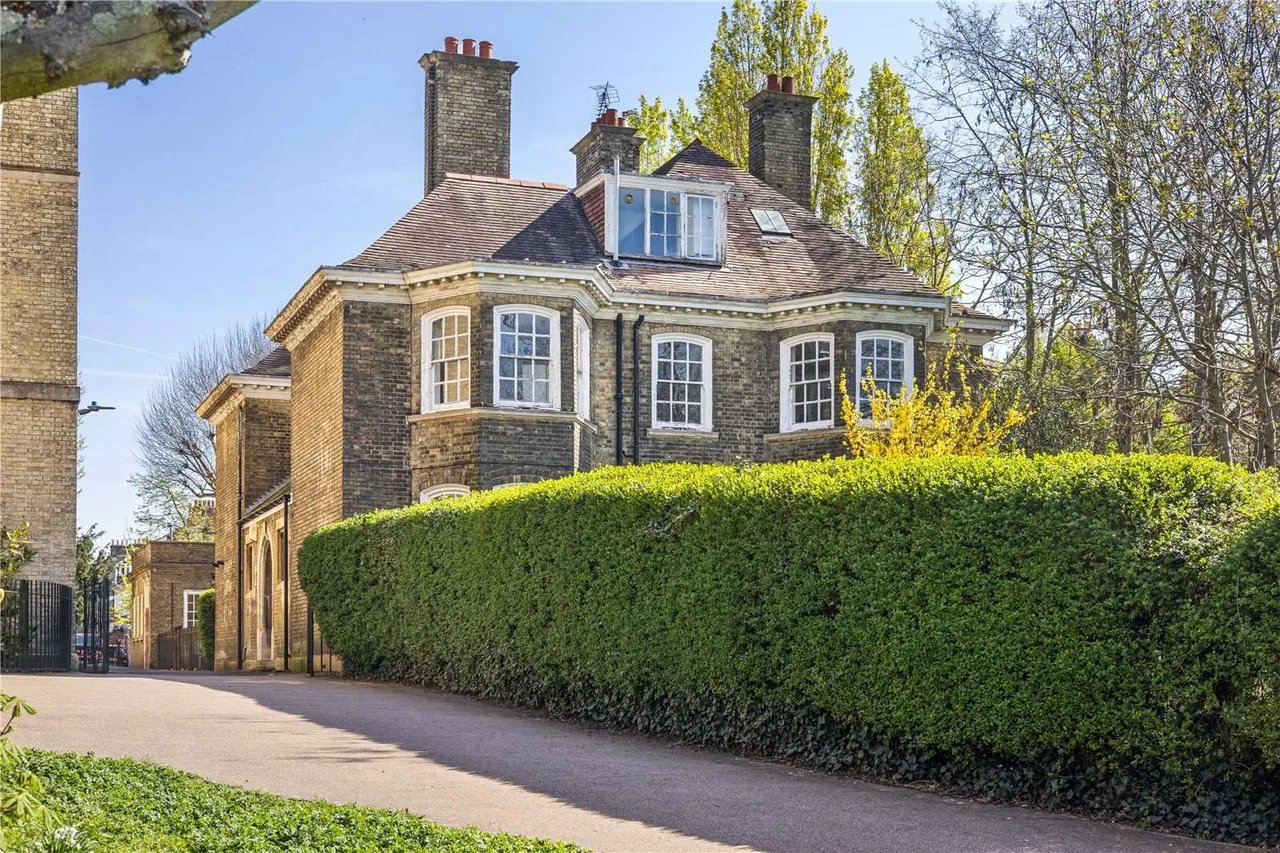 10 bed house for sale — St. Ann's Crescent, London, SW18 2LR