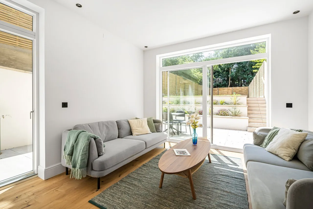 Rosemont Road, London, W3, photo 8
