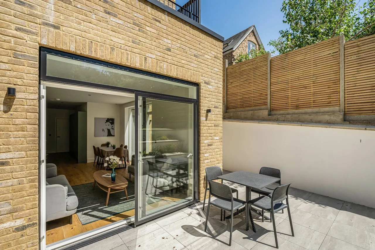 Rosemont Road, London, W3, photo 10