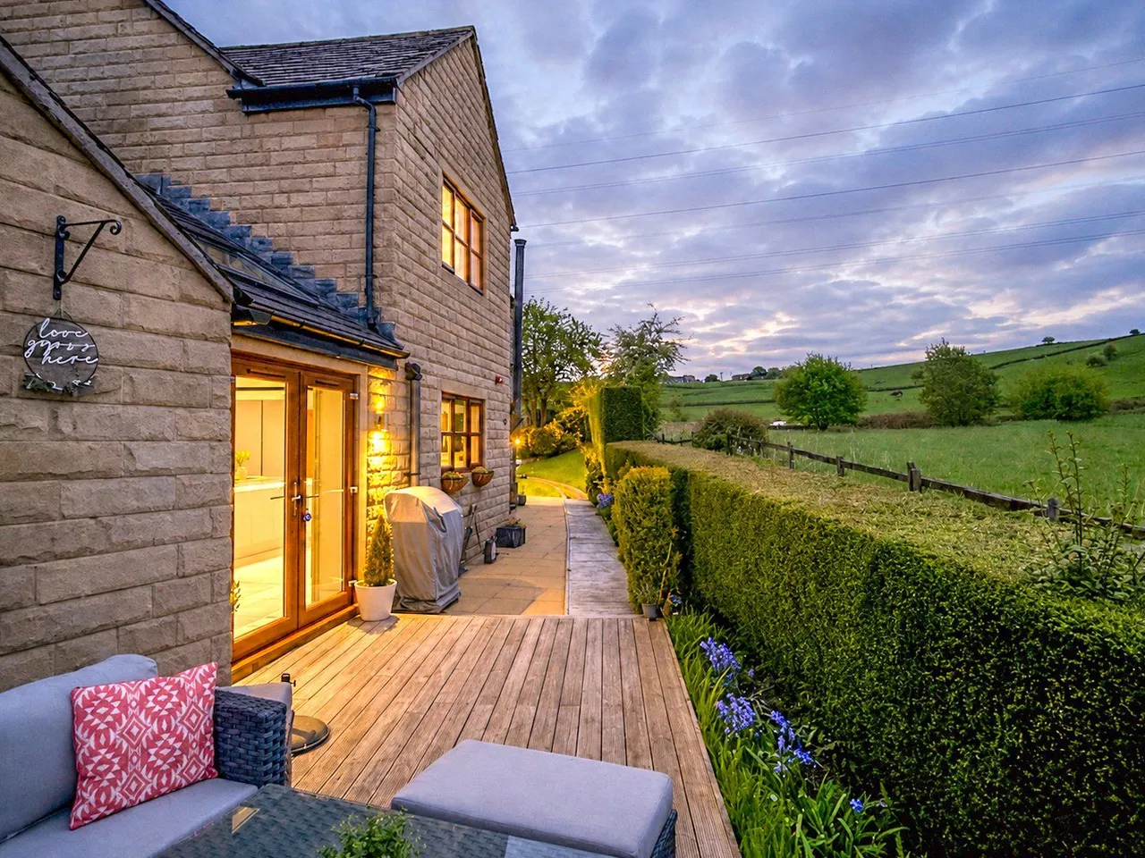 Green View Chase, Grotton, OL4, photo 32