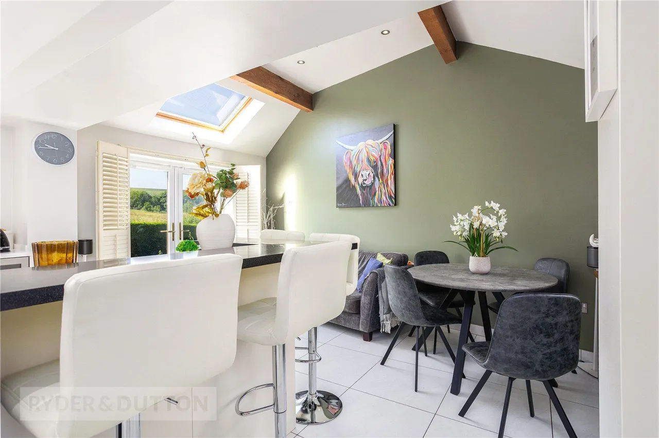 Green View Chase, Grotton, OL4, photo 12