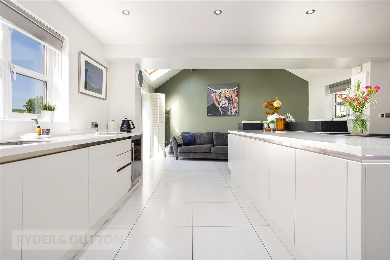 Green View Chase, Grotton, OL4, photo 9