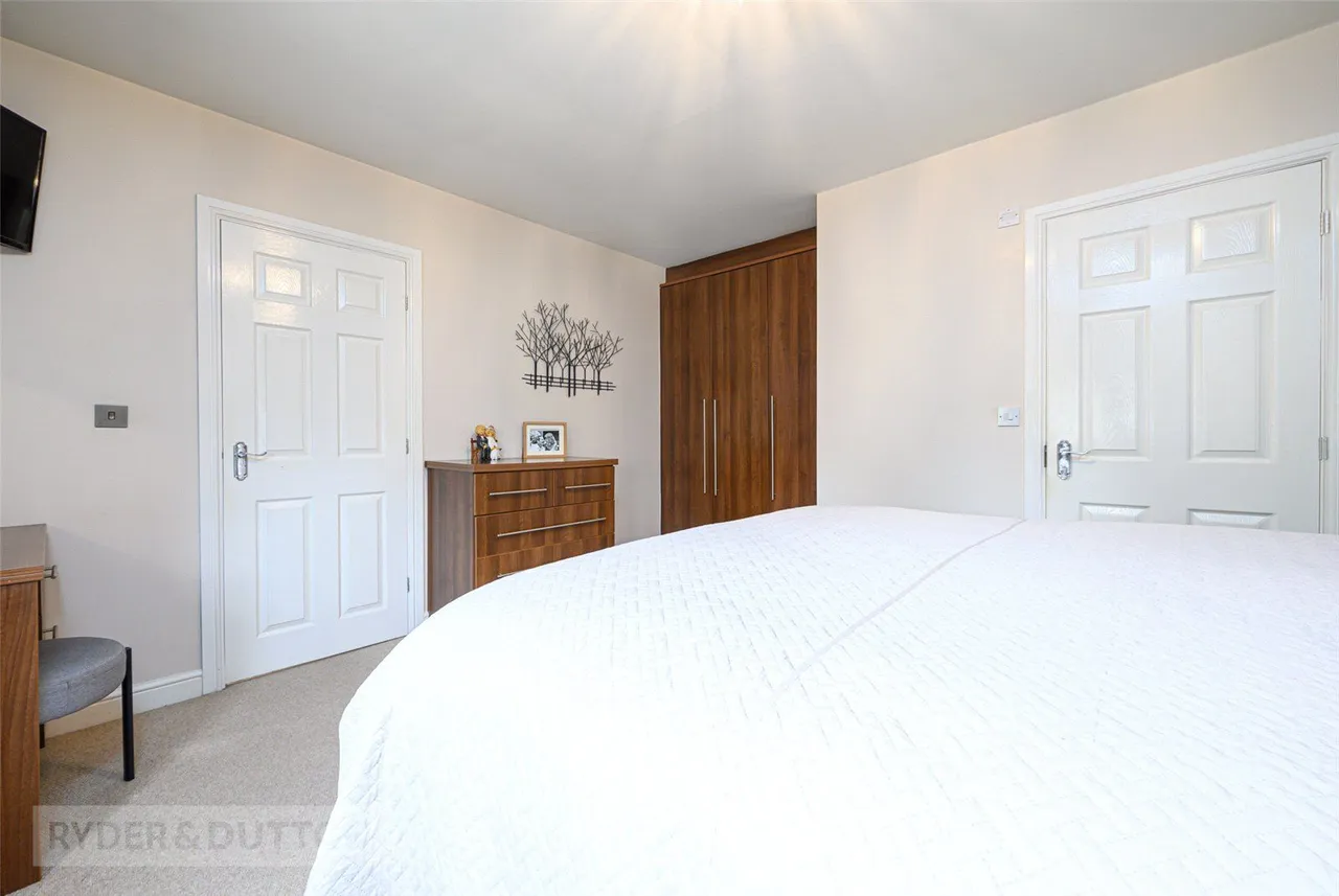Green View Chase, Grotton, OL4, photo 17