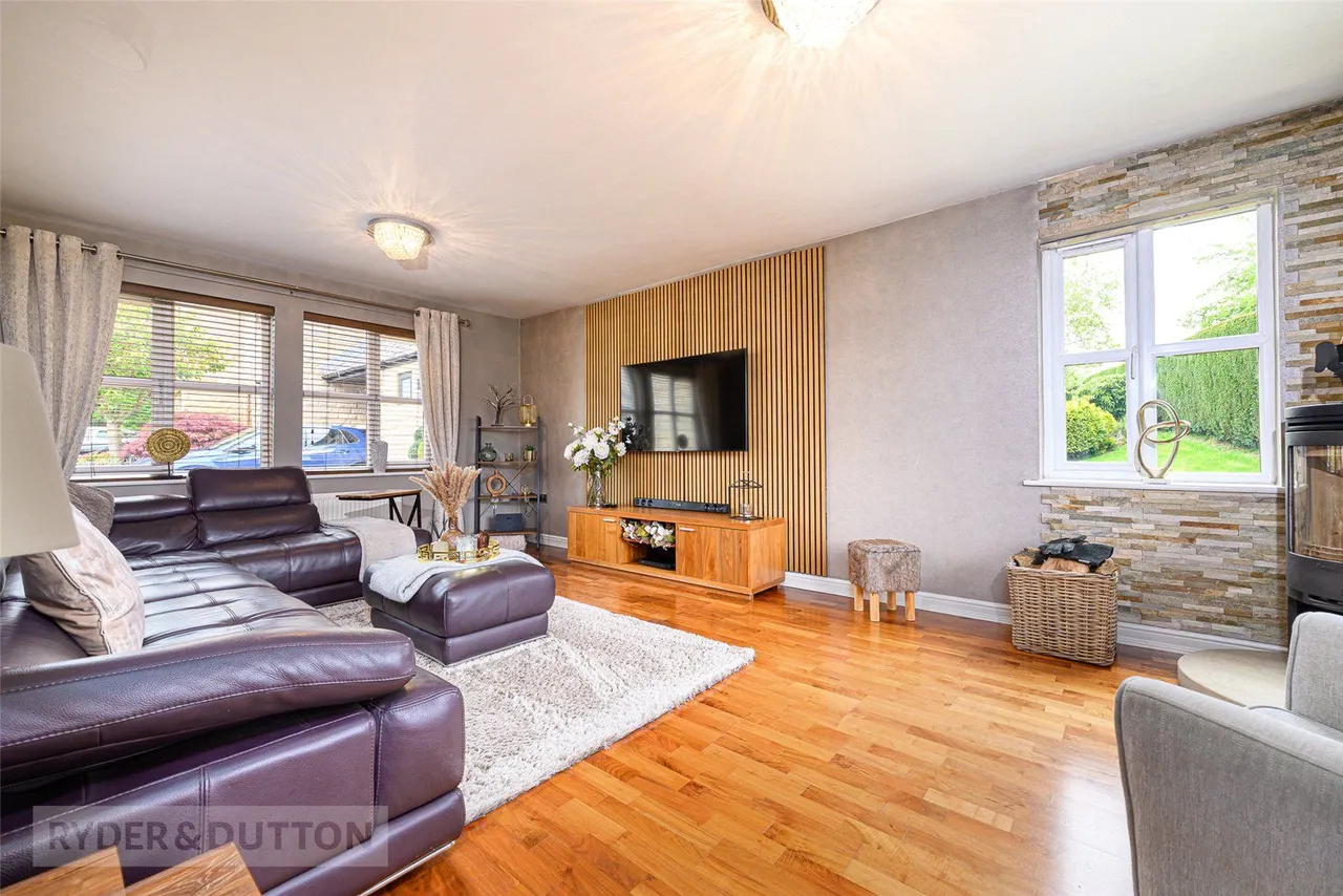Green View Chase, Grotton, OL4, photo 4