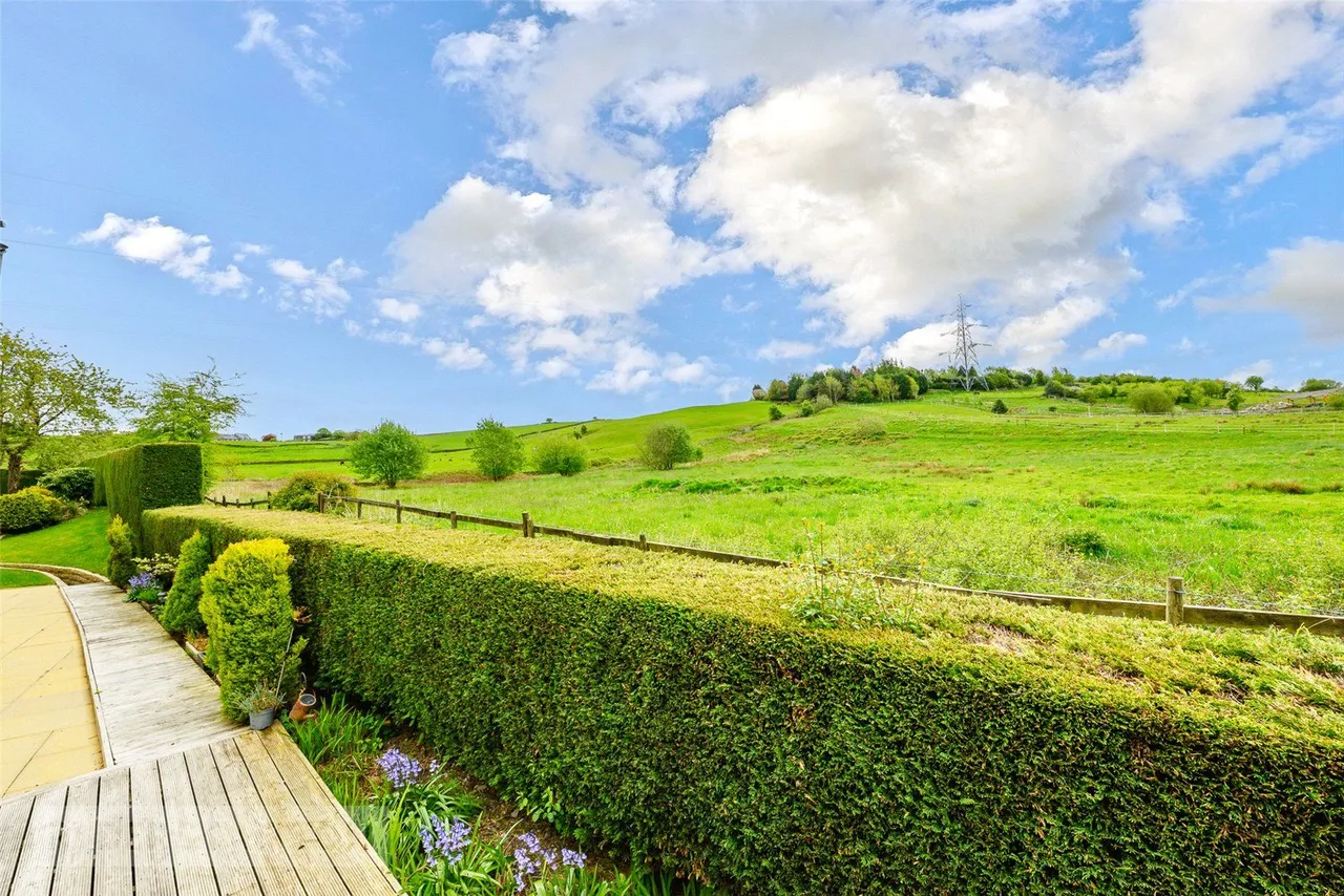Green View Chase, Grotton, OL4, photo 24