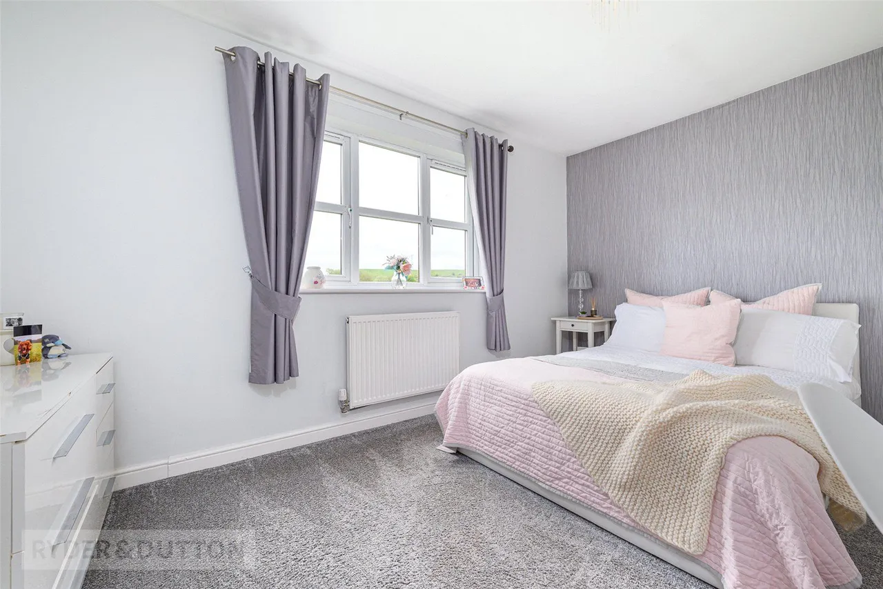 Green View Chase, Grotton, OL4, photo 20