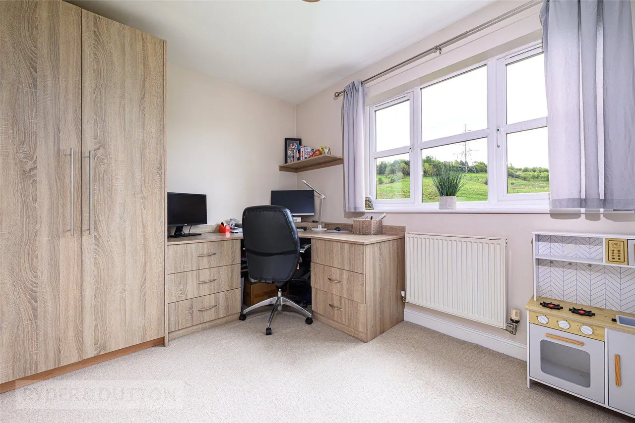 Green View Chase, Grotton, OL4, photo 21