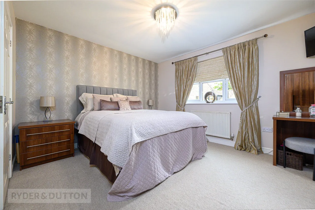 Green View Chase, Grotton, OL4, photo 16