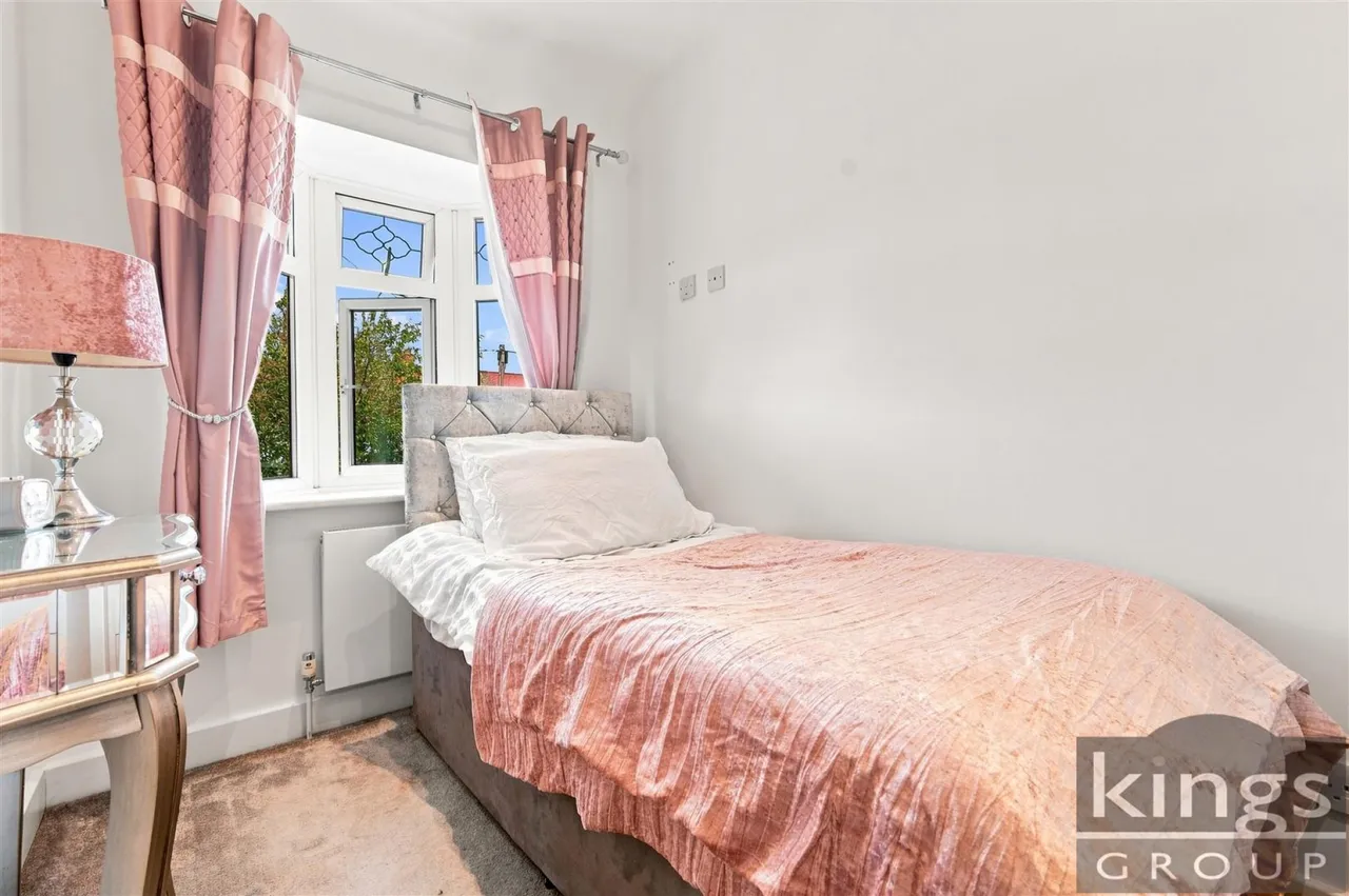 Tynemouth Drive, Enfield, photo 19