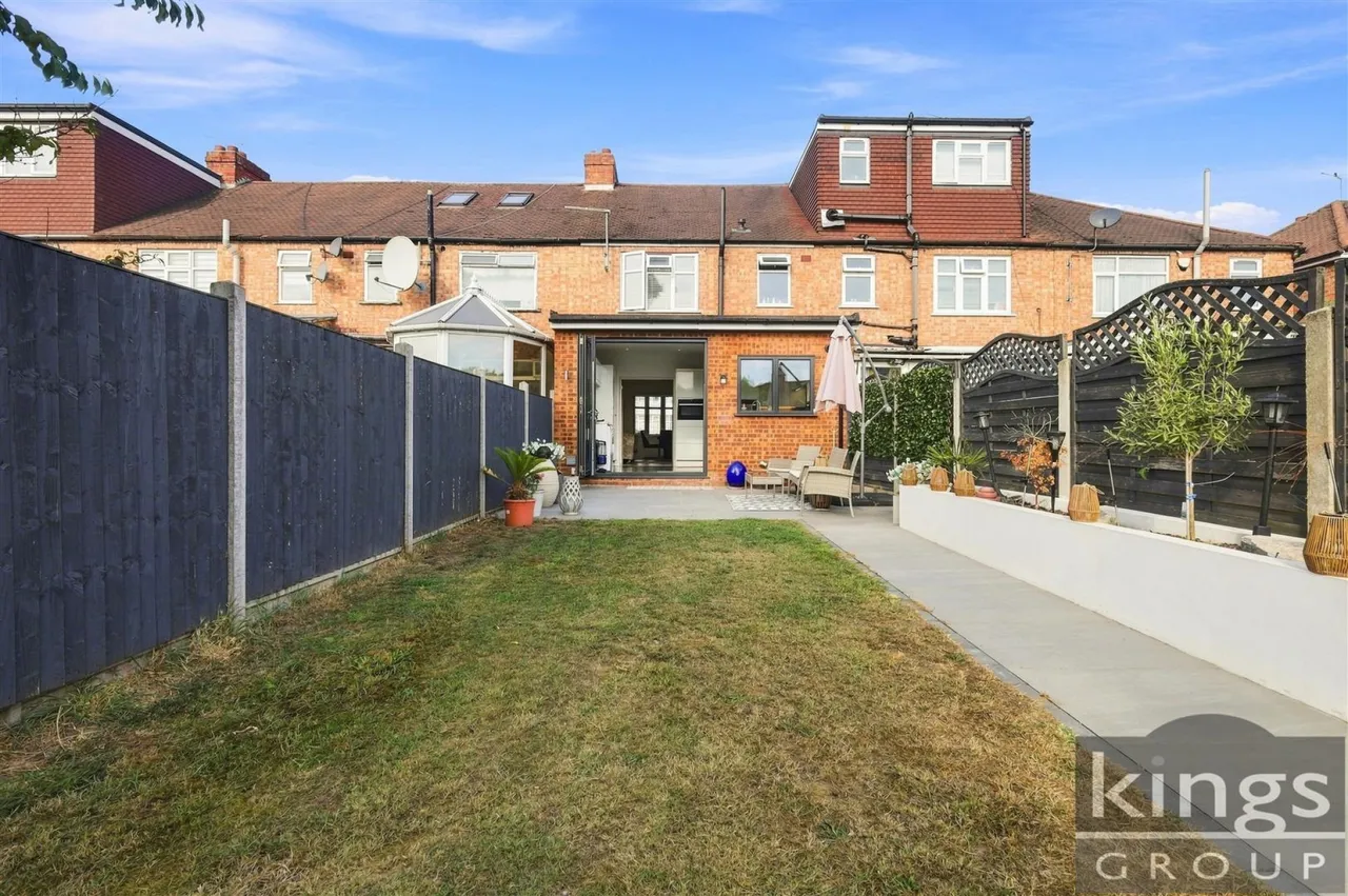 Tynemouth Drive, Enfield, photo 25