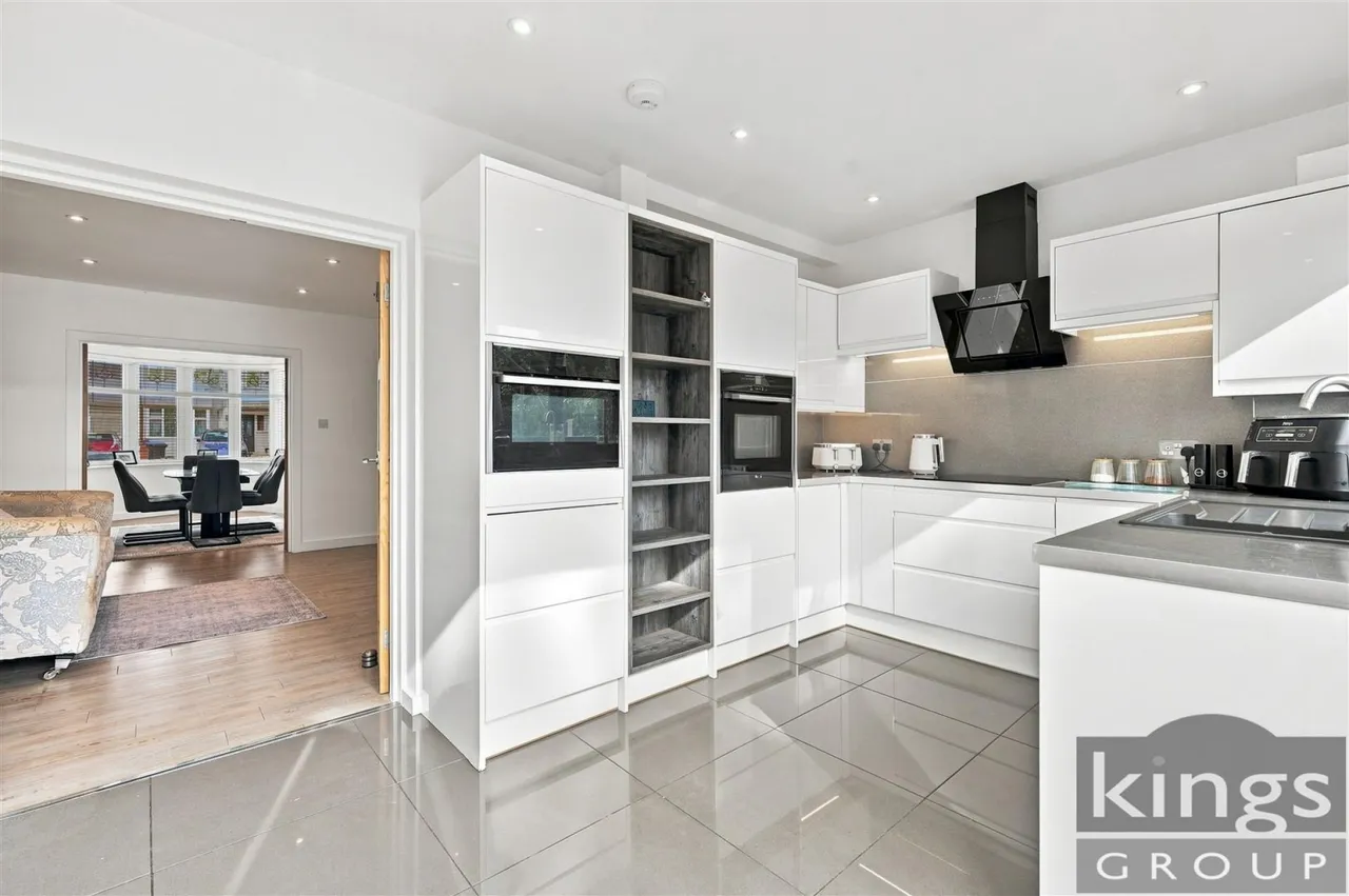 Tynemouth Drive, Enfield, photo 3
