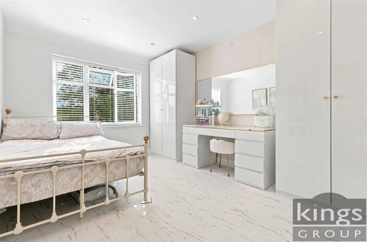 Tynemouth Drive, Enfield, photo 16